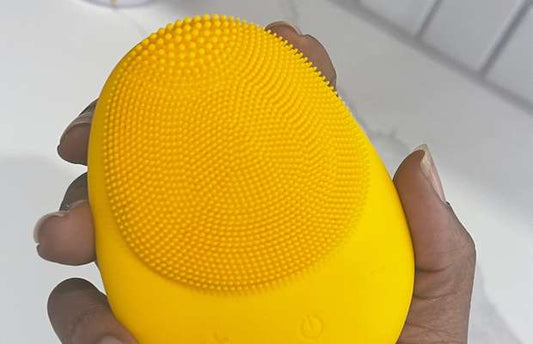 6 Reasons You Need To Try a Miglo Silicone Face Scrubber